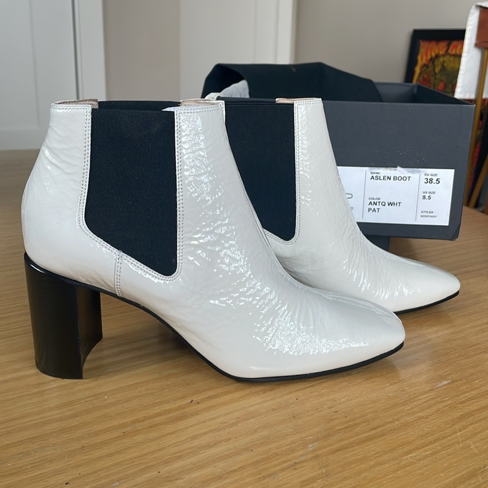 RAG & BONE patent leather white crinkle mid-heel Chelsea 8.5 Perfect, New in Box